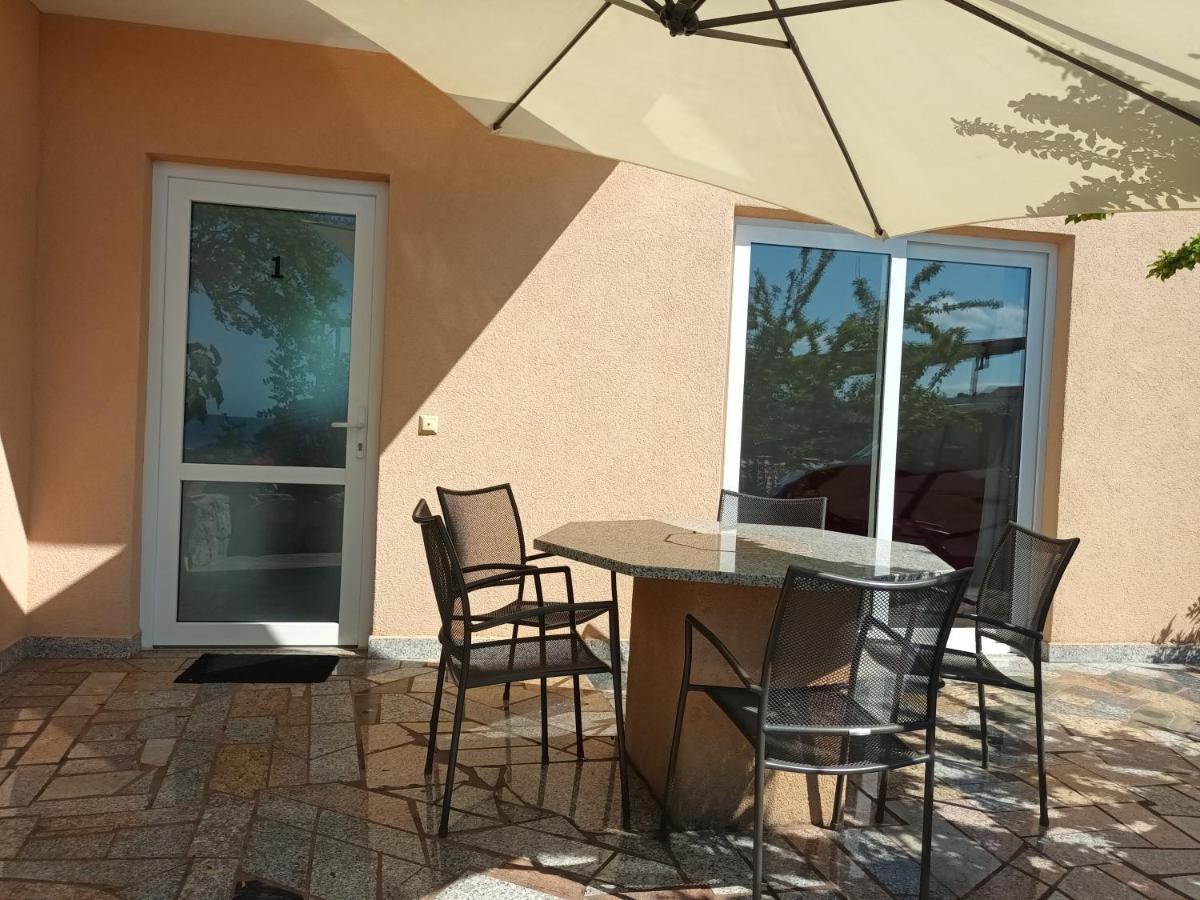 Apartamento Sea & Honey Krk Town Exterior foto