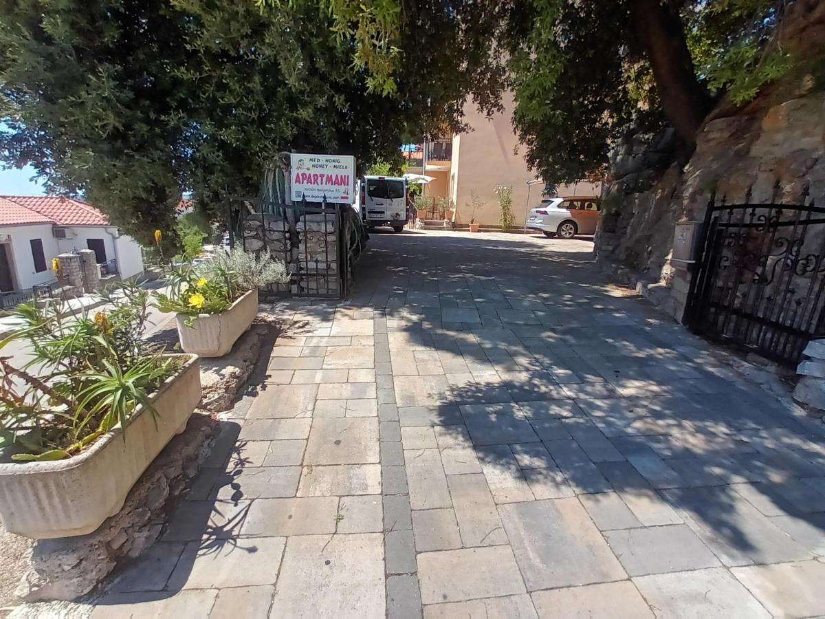 Apartamento Sea & Honey Krk Town Exterior foto